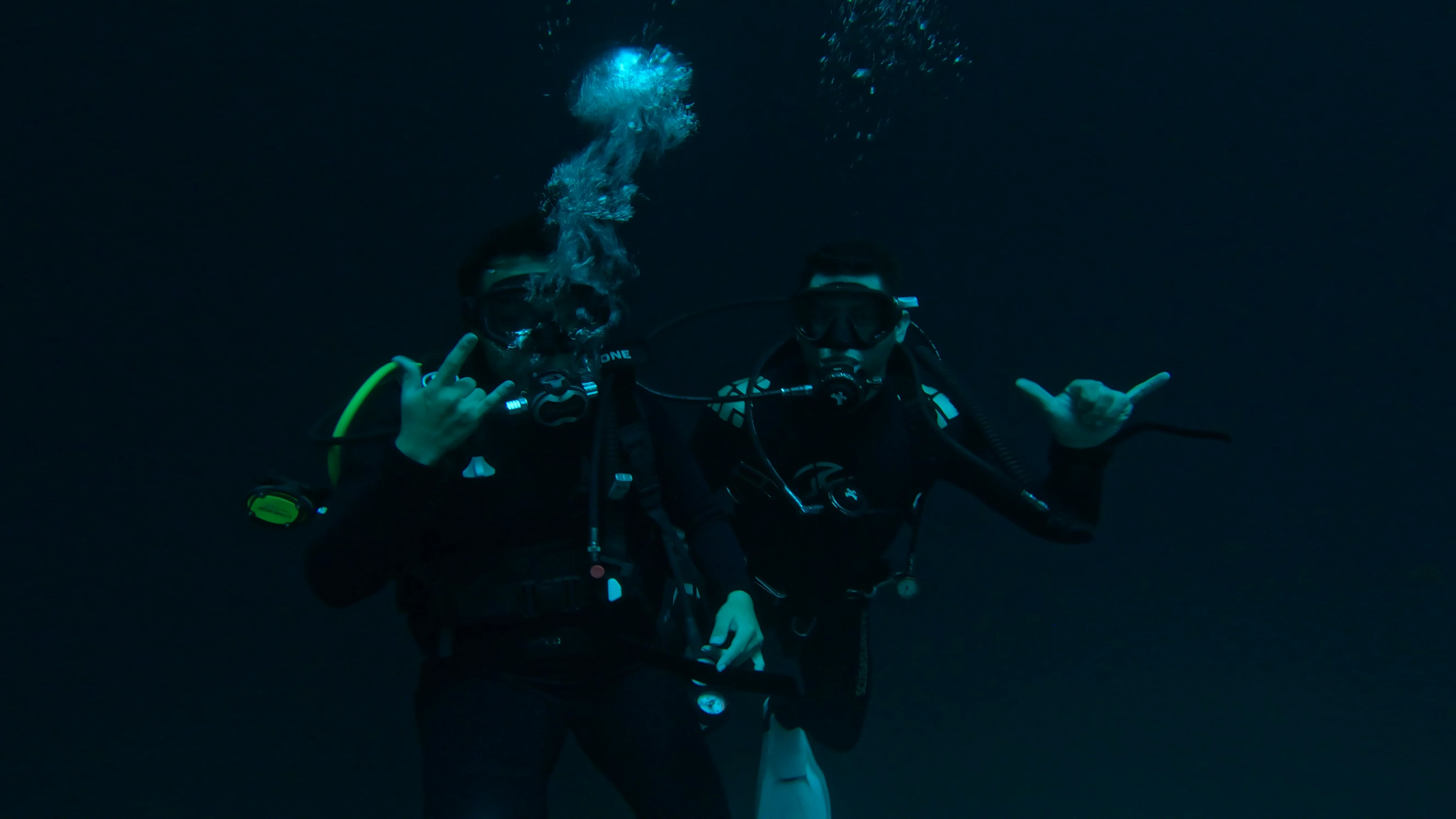 Buceo en arrecife con instructores de MACO Dive Center